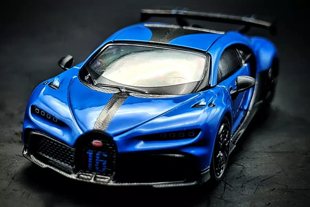 Bugatti Chiron Supersport MiniGT 164 Model