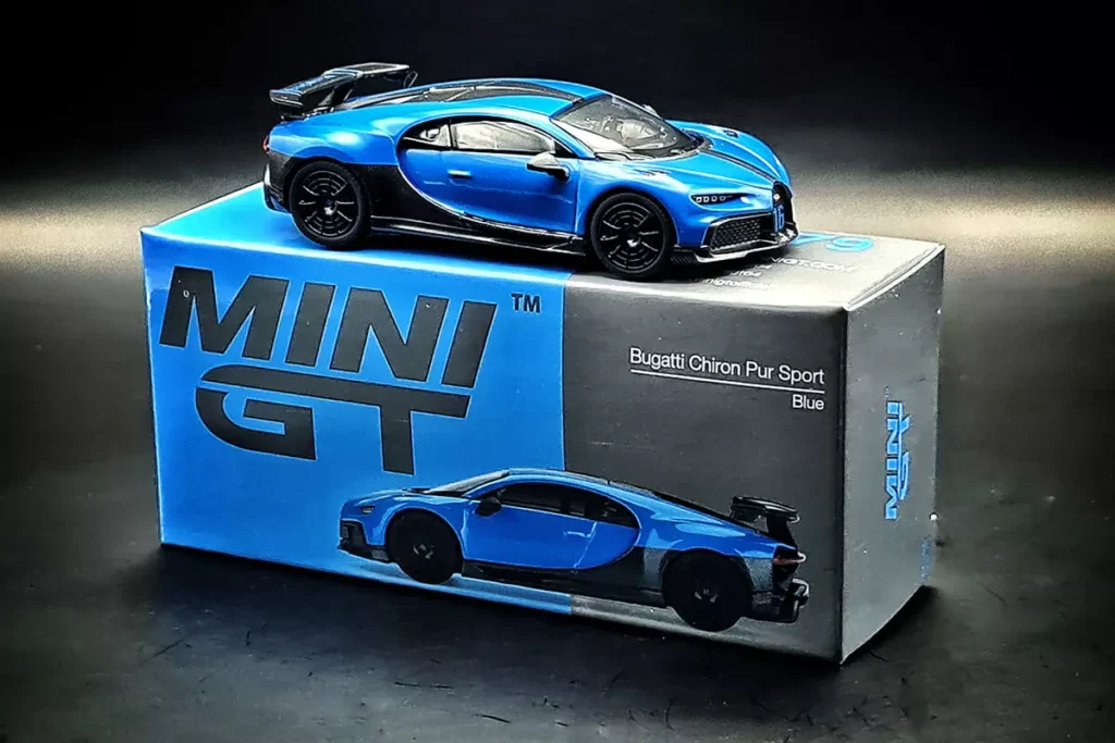 Bugatti Chiron Supersport MiniGT 164 Model