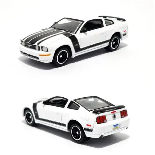 Ford_Mustang_2005-GT_Johnny-Lightning