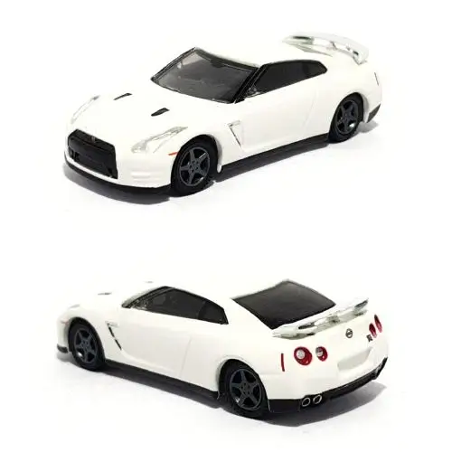 Nissan_GT(bindestrich)R_2014_Greenlight