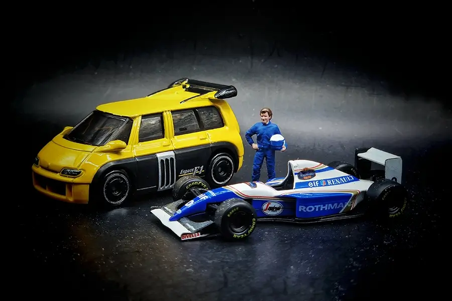 Renault Espace F1 by Hot Wheels and Williams FW16 by Aoshima in 164 scale