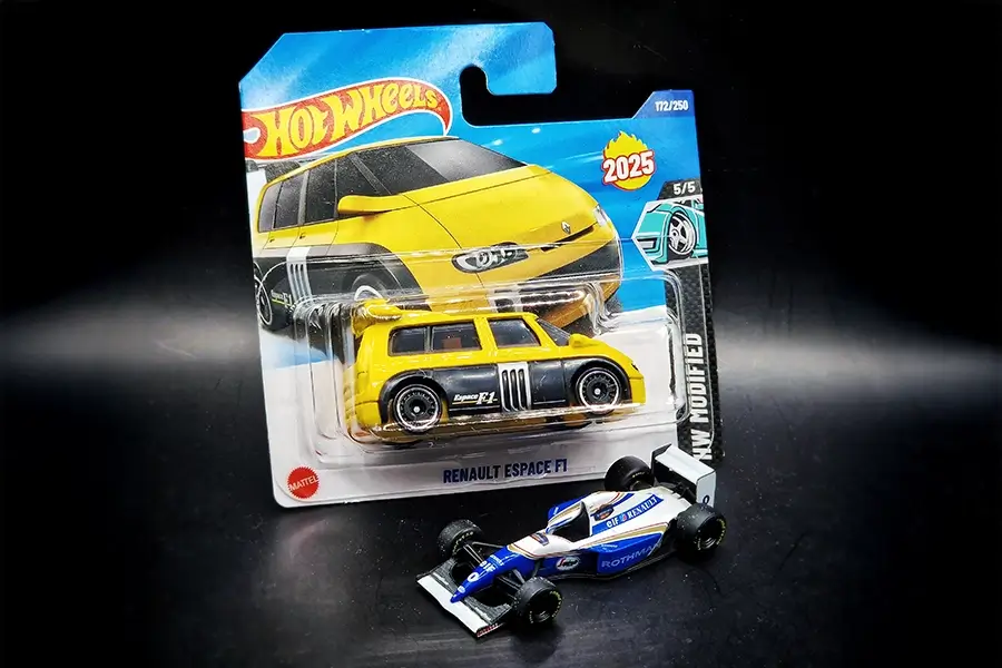 Renault Espace F1 by Hot Wheels and Williams FW16 by Aoshima in 164 scale