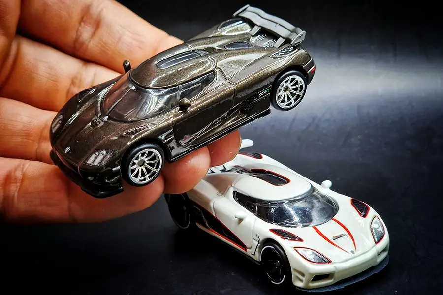 Hot Wheels Koenigsegg CCXR and Koenigsegg Agera R Boulevard